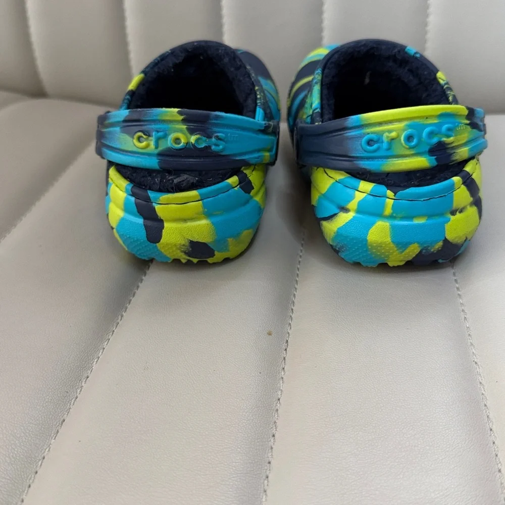 Kids Crocs Tie Dye Fussy Inside Colorful Clogs size 6c